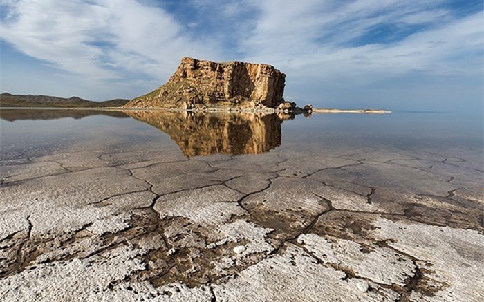 کف دریاچه ارومیه عمق گرفت
