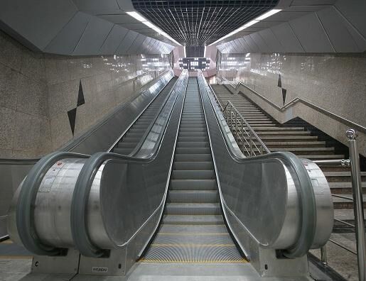 تجهیز ایستگاه مترو شادمان به پله برقی
