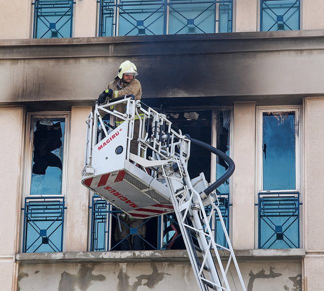 آتش سوزی ساختمان ۵ طبقه در پایتخت