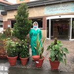 اهدای گلدان به مدافعان سلامت بیمارستان‌های قلب طهران