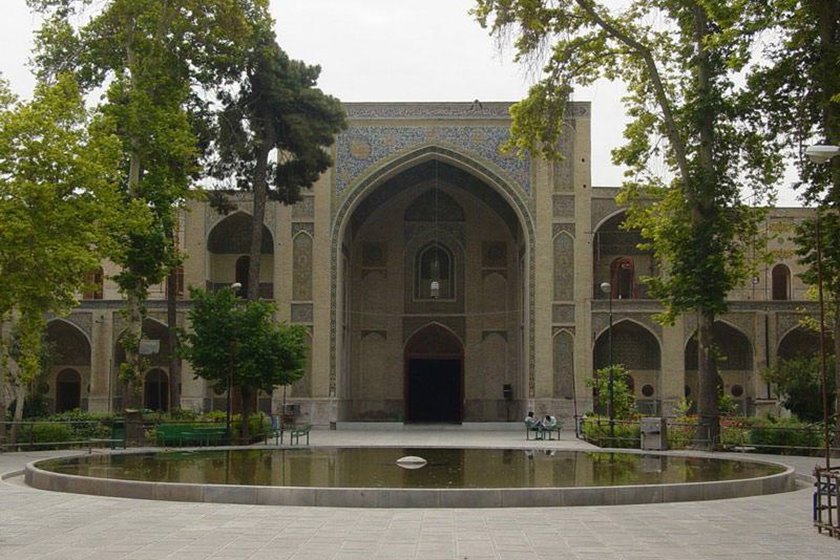 غبارروبی و عطر افشانی ۲۵۴ مسجد در منطقه ۱۲ تهران