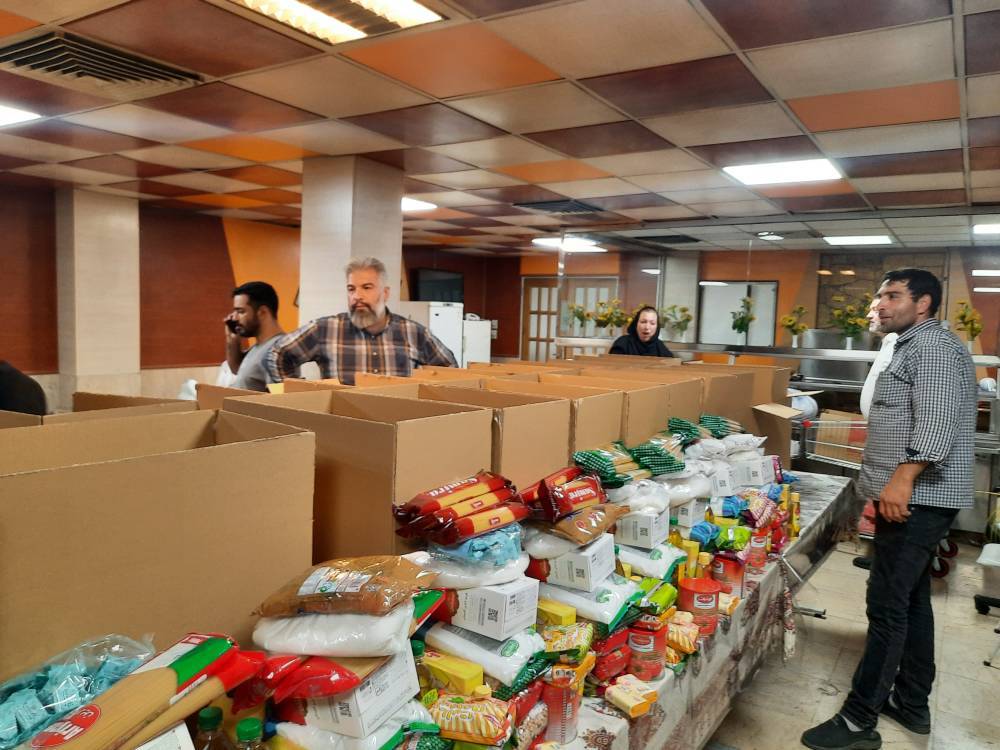 رونمایی از سند چشمانداز شرکت شهروند / اهدای بسته های معیشتی به خانوادههای کم بضاعت