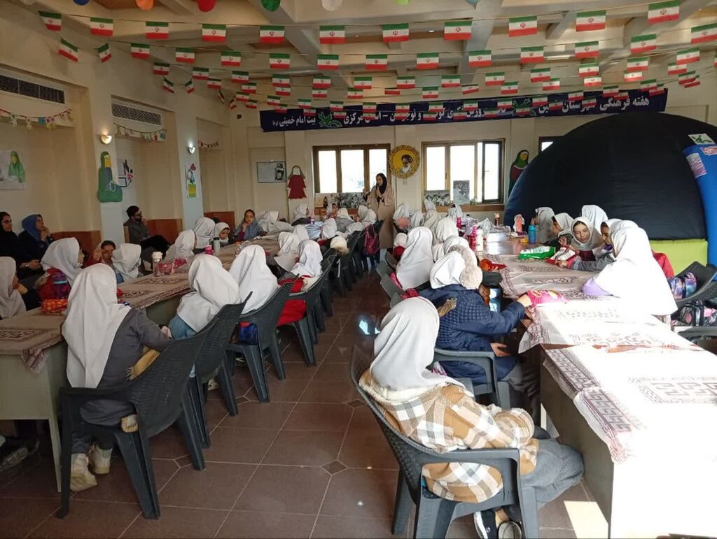 برپایی غرفه‌های فرهنگی هنری در خانه تاریخی امام خمینی(ره)