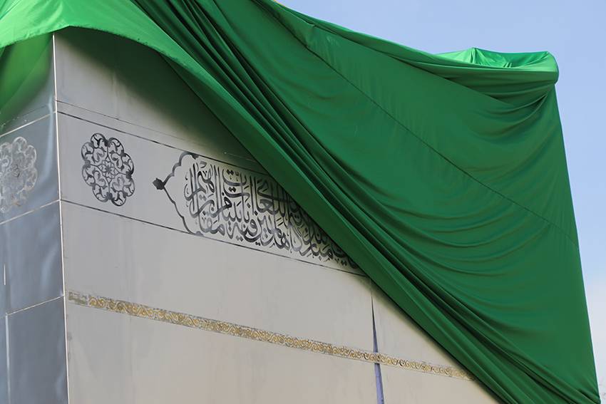 رونمایی از سازه هفت متری کعبه در شرق تهران