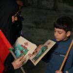 توزیع بسته‌های فرهنگی کانون در محل اسکان آسیب‌دیدگان جنگ